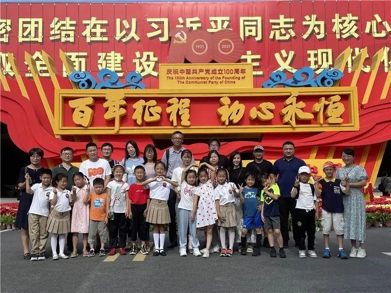 河南一女子37岁当婆婆,村委会回应,孩子早婚早育该鼓励吗?